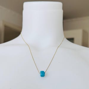 Delicate gold-plated 925 silver necklace with blue glass pendant in turquoise look!