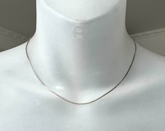 An Elegant 925 Sterling Silver Necklace With Cubic Zirconia