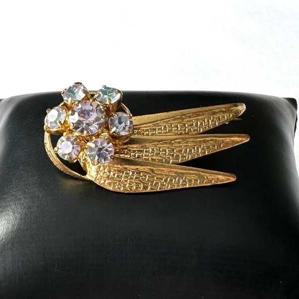 Graceful Art Deco brooch with Gablonz rhinestones and gold plating: an antique piece of jewellery full of elegance