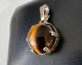 Gold plated 935 silver pendant with tiger eye!