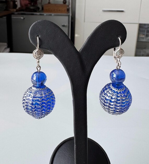 Orecchini in Argento con Loto Blu Antico – Emma Mae Boston