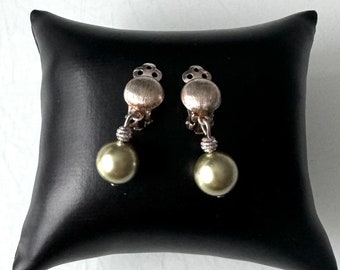 Exquisite 925 silver designer ear clips with green silver ball!