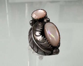 Beautiful ring silver pink mother of pearl flower leaf!