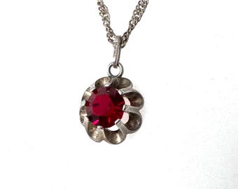 Jewelry set: Ruby pendant in 835 silver on a 925 silver chain, Mid Century!