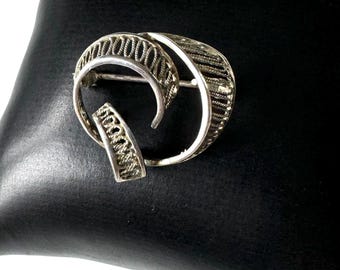 Filigree brooch 835 silver in curved bow design!