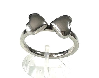 Timelessly elegant stainless steel ring with heart design - ring size EU 60 / 20
