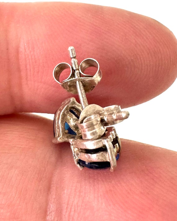 Elegant 925 silver stud earrings with heart-shape… - image 4