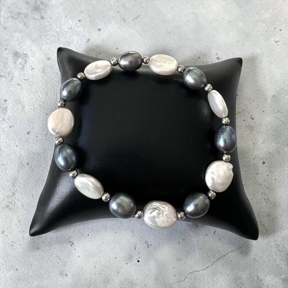 Perlenarmband Grau Weiß mit Perlmutt & Silberkügelchen – Elastisches Armband Natur Schmuck !