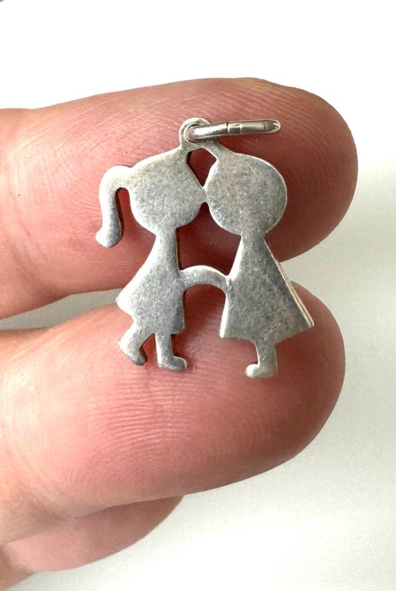 Wunderschöner Silber Anhänger Junge und Mädchen Design  !