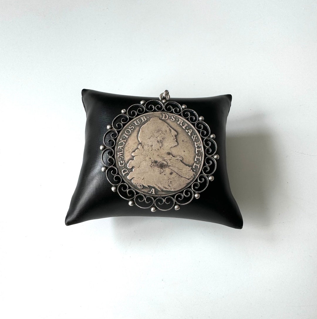 【真正品保証】1774年 ターラー銀貨 PATRONA BAVARIAE Silver Thaler Pendant Patrona Bavariae 1767 Bavaria Madonnataler