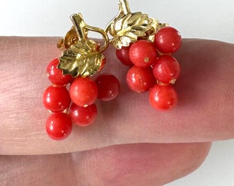 750 Gold Coral Earrings Stud Earrings Grape Design 18 Karat Yellow Gold!