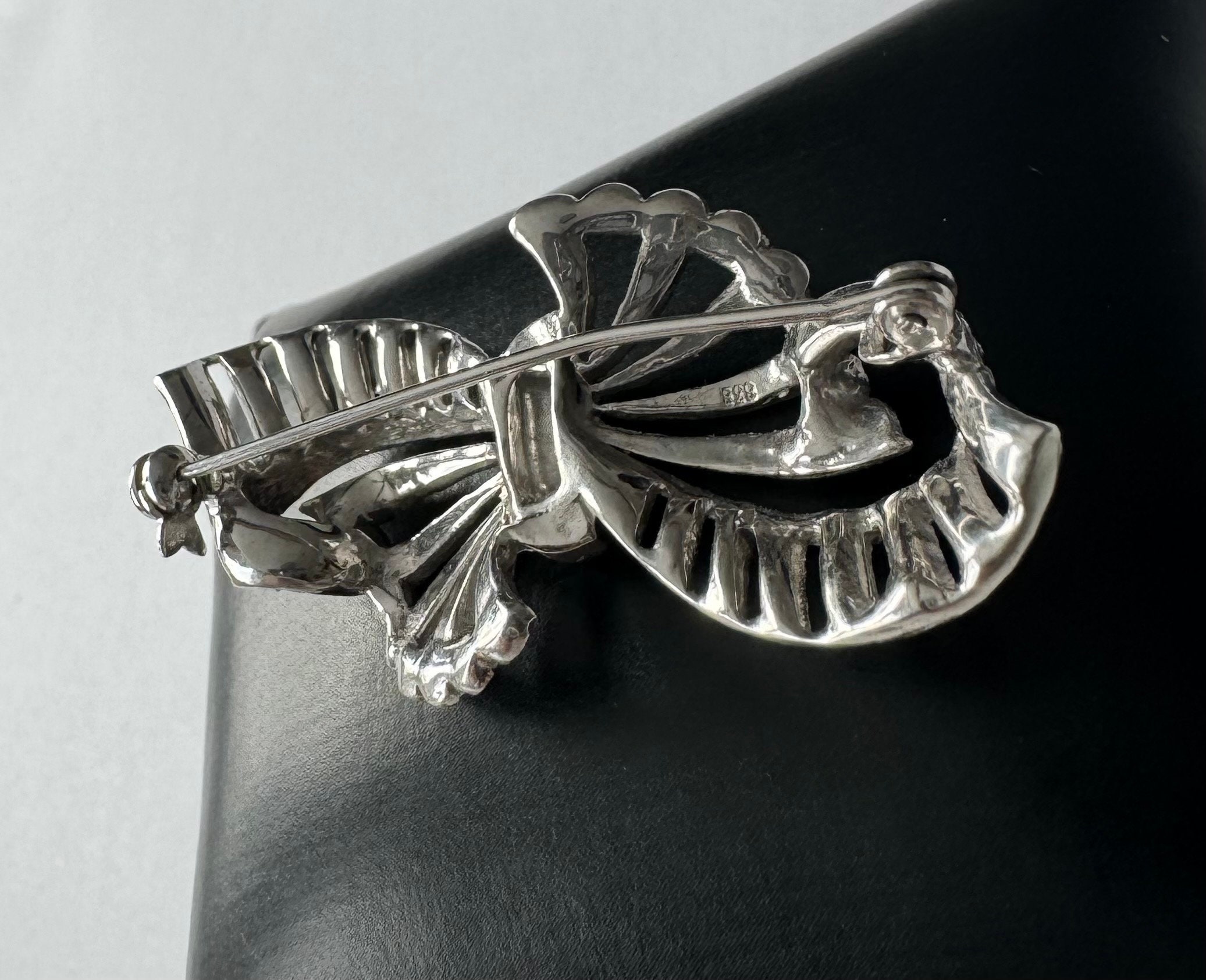 Broche Art Déco Ancienne - 953 en vente sur