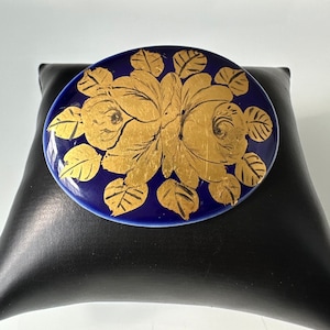 Large antique porcelain brooch cobalt blue with flower decoration!