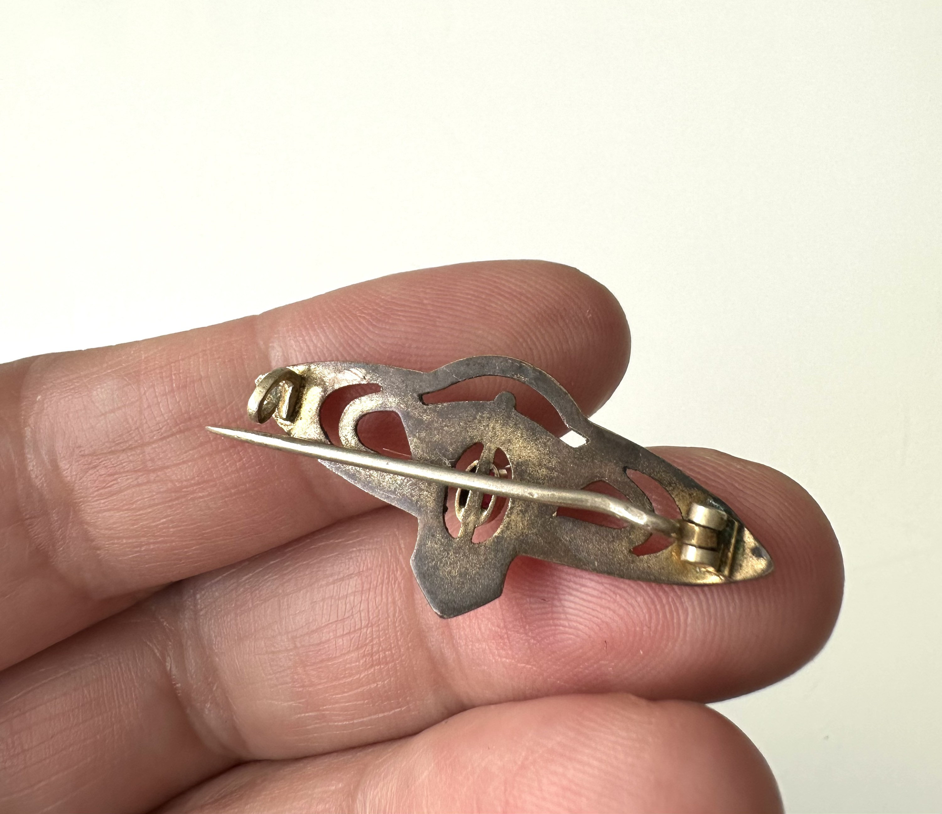 Broche Art Nouveau Ancienne C.1900 - Métal Doré Avec Pierre Rouge | Bijou Vintage D'époque
