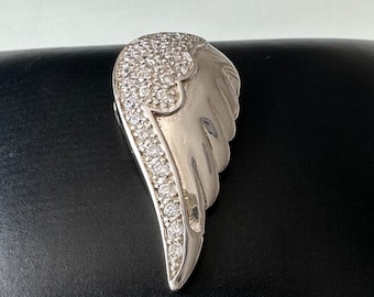 Noble angel wing pendant 925 silver with zirconia stones!