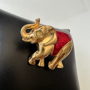 Pretty pin elephant brooch pin gold decoration with enamel paste!