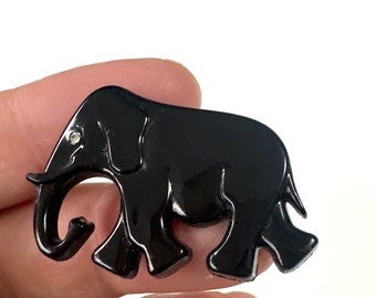 Beautiful vintage brooch 'BD DENMARK' with elephant motif - Buch and Deichmann Denmark - A touch of 70s elegance