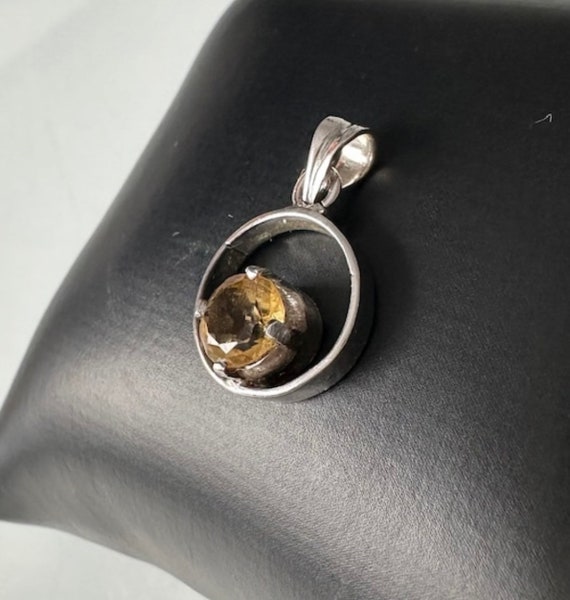Collier Vintage Art Déco – Pendant Gravé Avec Vitrail Et Citrine, Couleur Argent, Occasion