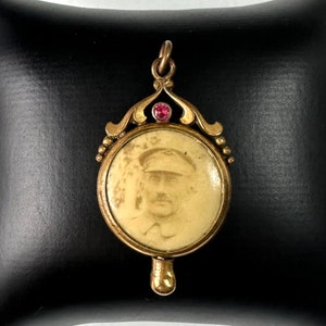 Double-sided photo medallion Double Art Nouveau around 1900 with a pink stone!