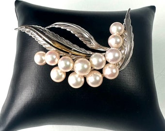 Impressive vintage silver brooch with pearls and 18K gold!