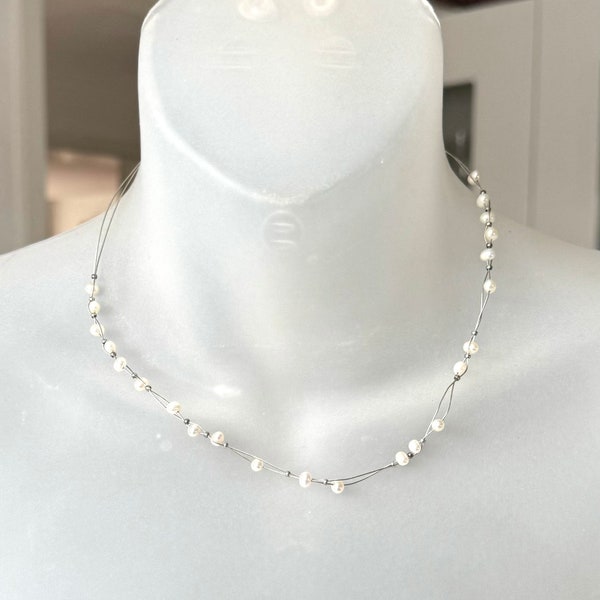 Älteres 925 Silber Draht Collier mit Perlen – Ein Hauch von Nostalgie um den Hals