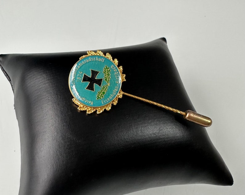 Old badge / pin warriors and soldiers association Eisenhofen-Hirtlbach 1874 badge of honor image 1