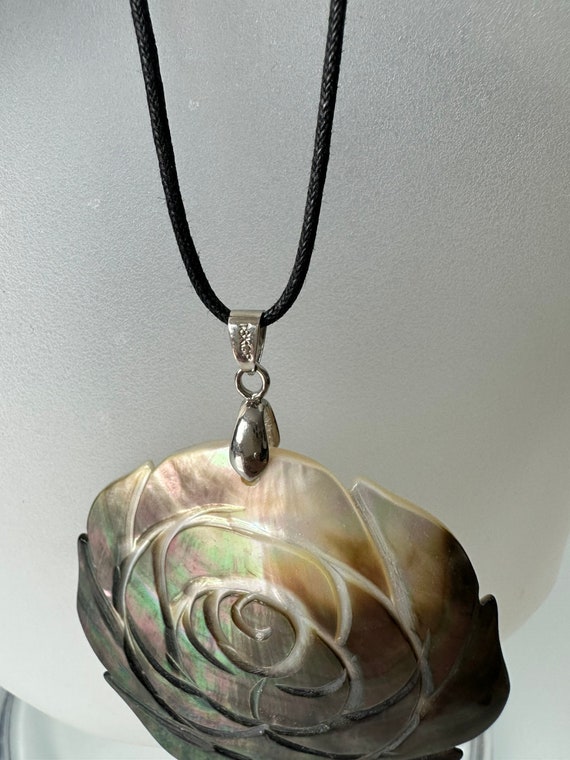 Wonderfully beautiful large mother-of-pearl penda… - image 6