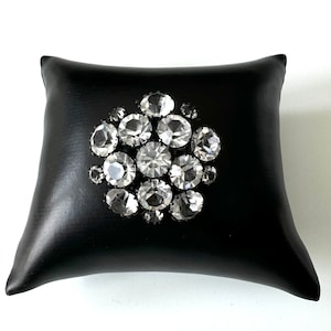Vintage brooch with glass stones mid-century!