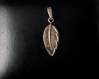 Charming vintage leaf pendant 835 silver from the 70s!