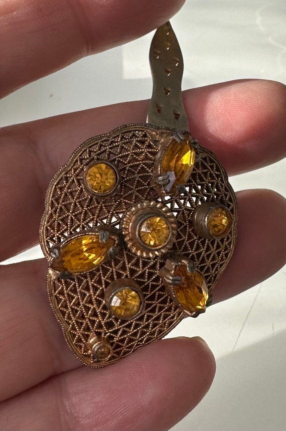 Belle Broche Art Déco Ancienne GABLONZ De Bohême - Laiton, Filigrane, Strass Et Perle