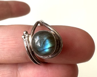 Antique ring 925 silver gemstone with unusual design!