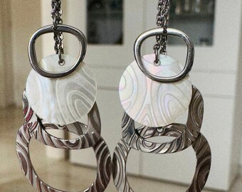 Long hanging earrings made of stainless steel with mother of pearl fashion jewelry!