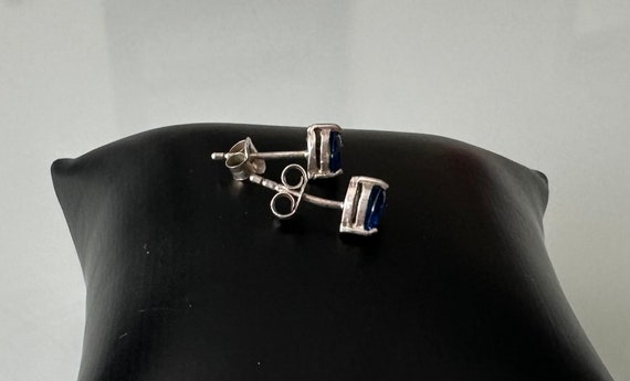 Elegant 925 silver stud earrings with heart-shape… - image 10
