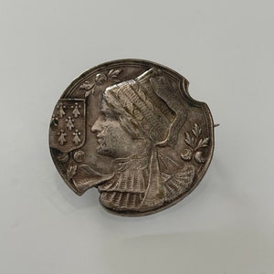 Antique brooch silver around 1900 lady in traditional costume Netherlands Art Nouveau