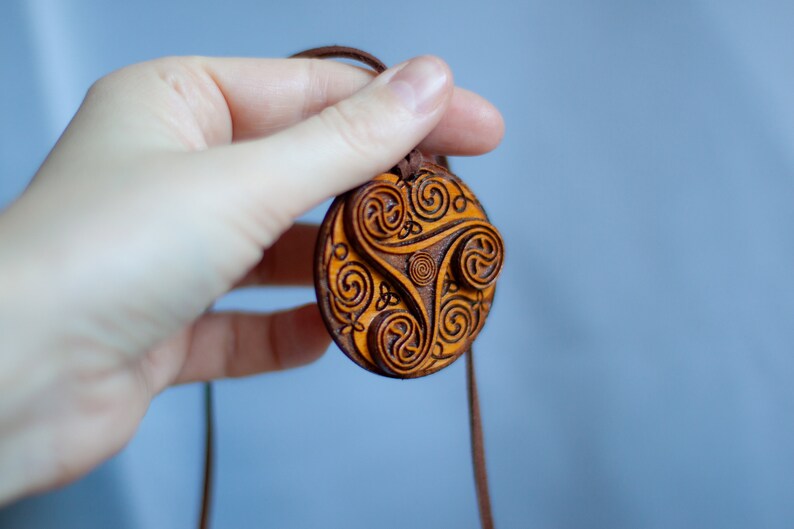 Collier Pendentif Triskèle Celtique, Symbole Triskelion, étain Argenté, 46cm