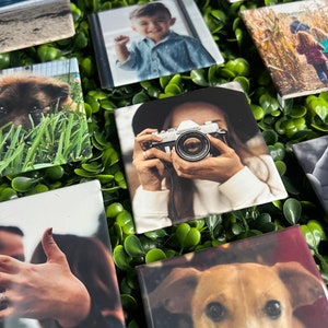 Aimant carré 2,5 pouces - Cadre photo de famille - Cadeau pour couple - Aimant photo personnalisé - Sticker pour réfrigérateur - Aimant de pendaison de crémaillère - Cadeau pour maman