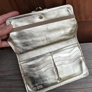 Carteira de couro italiano curtido vegetal metálico dourado vintage IL Bisonte Clutch Kisslock multifuncional