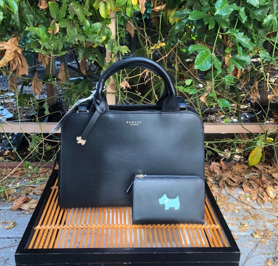 Radley London Black Leather Purse  Black leather purse, Black leather, Leather  purses
