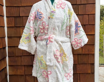 NWT M/L “Wedding Cake” Vintage Chenille Robe Canyon Group by Damze