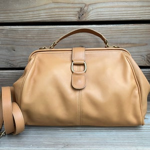 Coach hotsell lightweight handbag