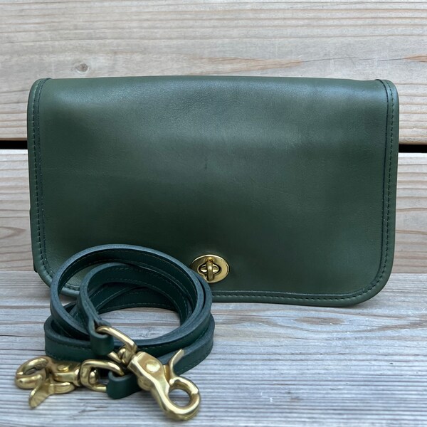 New, Bottle Green Vintage Coach Penny leather Pocket clutch Purse 9755