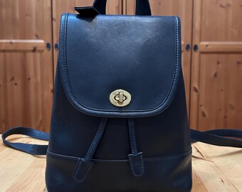 バッグ Rare Vintage COACH Navy Leather Backpack バッグ Rare Vintage COACH Navy Leather Backpack COACH