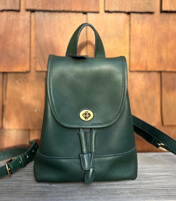 Bottle green, vintage coach - Gem Bottle green, vintage coach - Gem