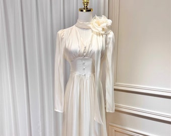 Robe française vintage, robe à manches bouffantes à col en V, robe longue à ourlet avec broche fleurie