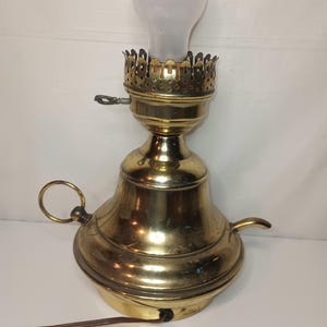 Vintage Mid Century Brass Table Lamp. 9&quot; x 9&quot;