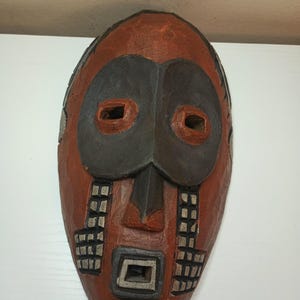 Vintage Hand Carved Wooden African Ghost Mask.11&quot; x 6&quot;