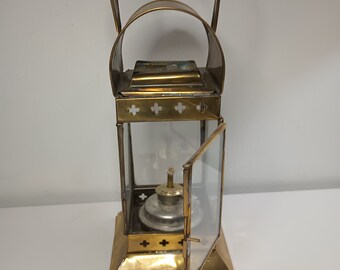 Beautiful Vintage Brass and Glass Railway Oil Kerosene Lantern. 4.5" x 10.5"