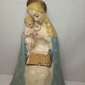 Beautiful 1950&#39;s Hummel Flower Madonna Statue. 5.5&quot; x 7.5&quot;