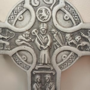 Beautiful Celtic Wall Cross. 9&quot; x 6&quot;