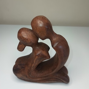 Small Hand Carved Wooden Kissing Couple Statue. 3" x 3"
